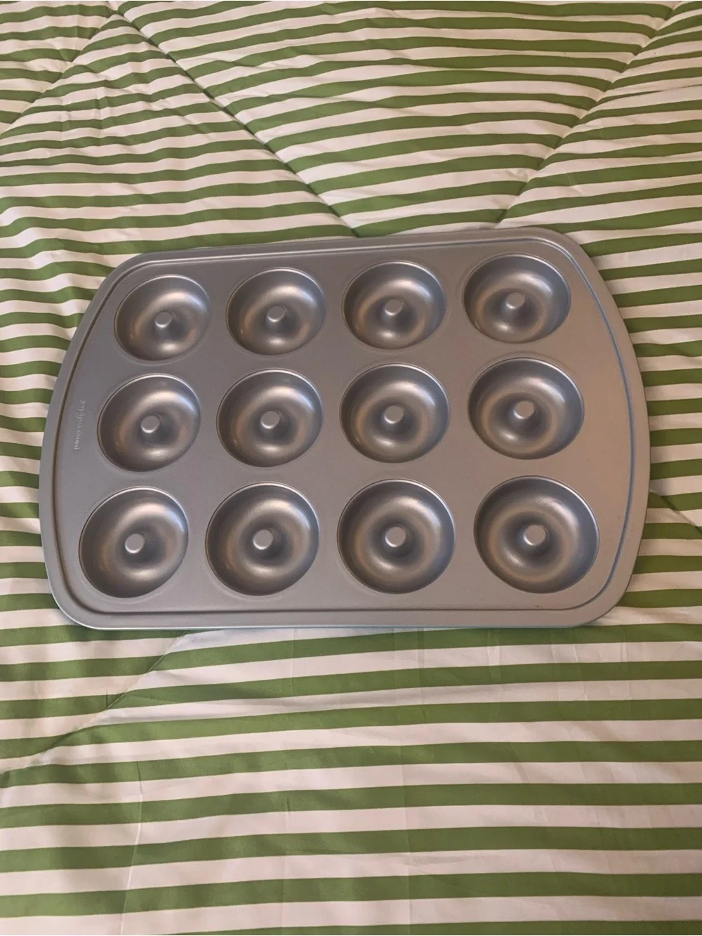Pampered Chef Silver 12-Cavity Donut Pan Teal New without box